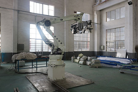 Serra automática de carcaça – braço robot 