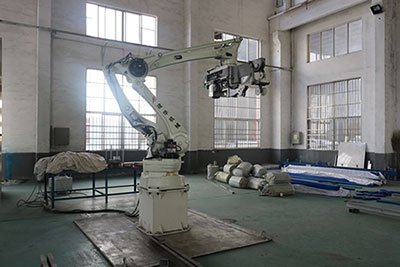 Serra automática de carcaça – braço robot 